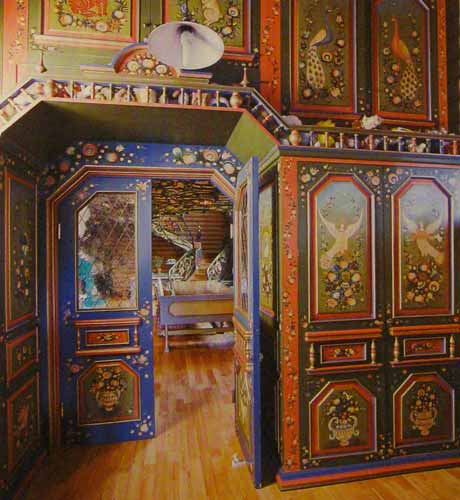 Шкафы в итальянском стиле в рубленом доме