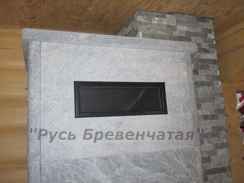 Красивая верхняя решетка крупным планом Красивая верхняя решетка крупным планом
