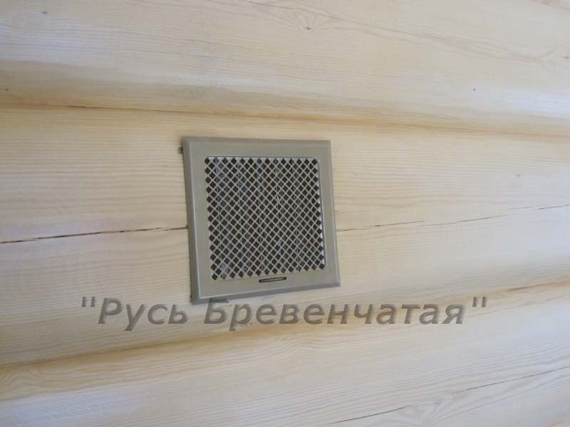 Декоративная и защитная решетка на воздуховоде в смежной спальне
первого этажа Декоративная и защитная решетка на воздуховоде в смежной спальне первого этажа